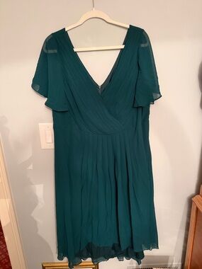 Women's Emerald Green Ever Pretty Dress Size 20 NWT